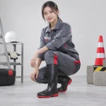 Ủng bảo hộ mũi thép cao su tự nhiên màu đen phối đỏ lót vải êm chân